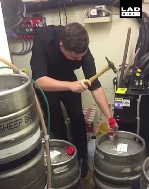 Voilà comment ouvrir un fût de bière... ou pas Vidéo Dailymotion