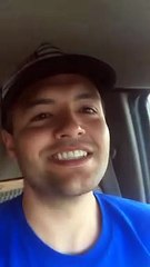 Ce fou mange.. une guêpe !