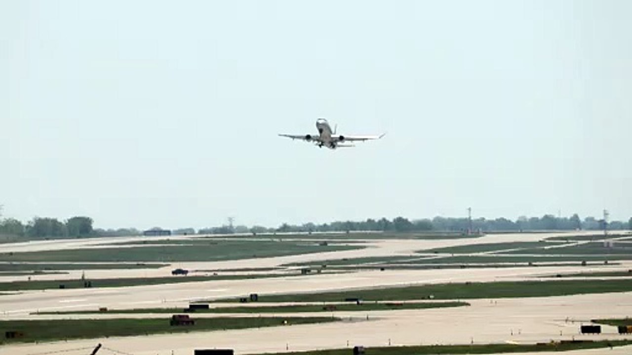 American Express/Envoy Air Embraer 175 departing St. Louis Lambert International Airport