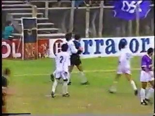 Tải video: URUGUAYO 1993: Fecha 6 - Defensor vs Racing 2 a 0 (Estadio Luis Franzini)