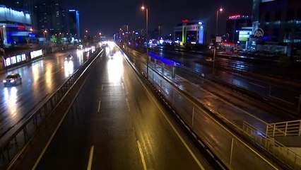 İstanbullular sokağa çıkma kısıtlamasının bitmesiyle akaryakıt istasyonlarına akın etti