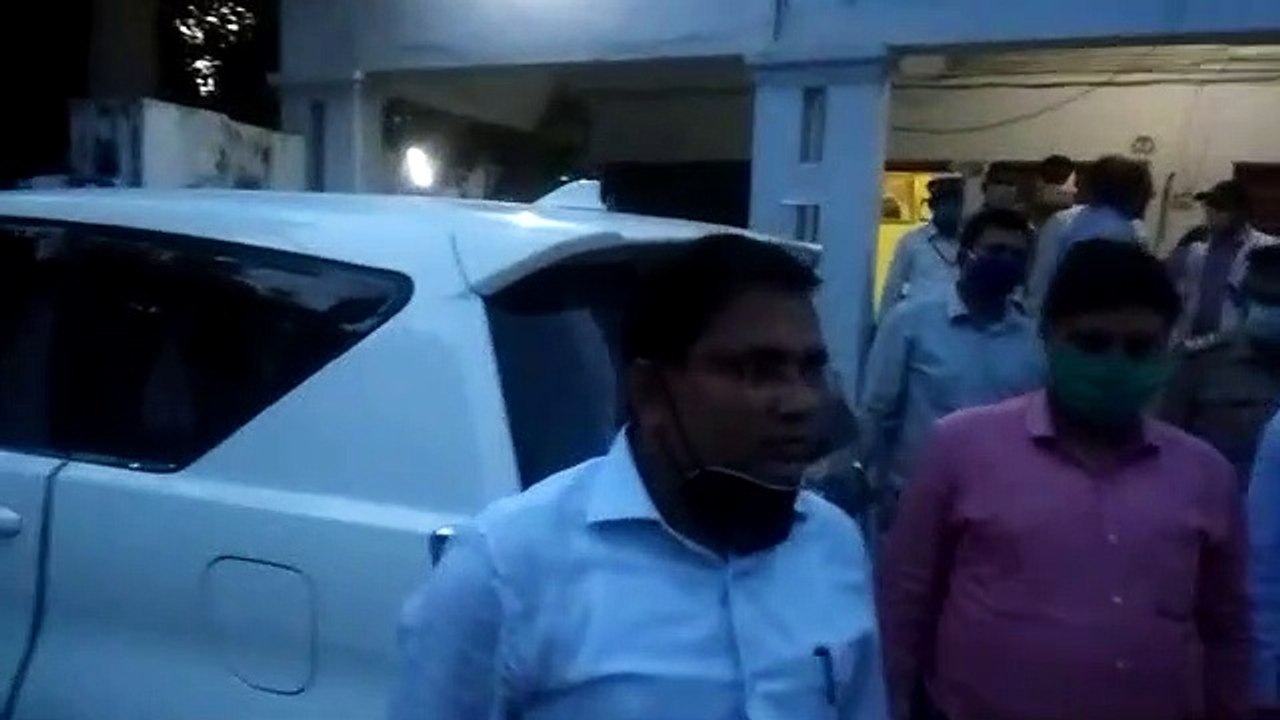 अयोध्या: अस्थाई आश्रय स्थलो की व्यवस्था का जायजा लेने पहुंचे डीएम व सीडीओ