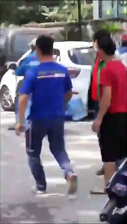 Ô Tô Say Rượu Lùi Xe Vào A Shipper Rồi Nhảy Vào Đấm Không Thương Tiếc
