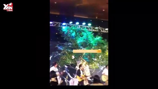 Rocker Nguyễn thân thiết cùng Hoàng Thuỳ sau ngày trở lại