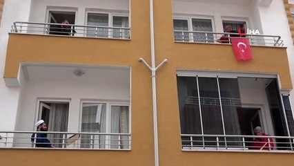 Elazığ'da korona nedeniyle, mukabele geleneği balkonlarda sürdürülüyor