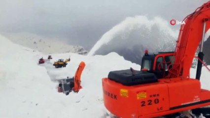 Çığ Nedeniyle 42 Kişinin Hayatını Kaybettiği Bahçesaray Yolu Ulaşıma Açıldı