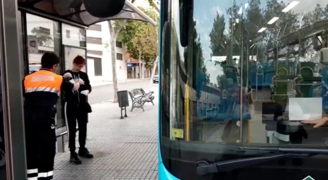 Reparto de mascarillas en transporte público de Huelva