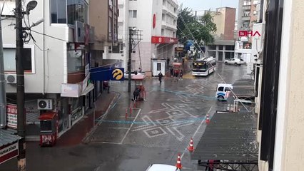 İZMİR Belediye binası önündeki şüpheli çanta korkuttu