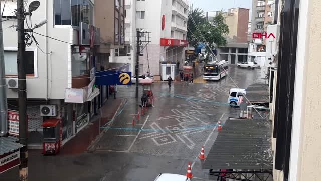 İZMİR Belediye binası önündeki şüpheli çanta korkuttu