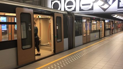 Coronavirus: les voyageurs avec un masque dans le métro bruxellois ce 4 mai 2020