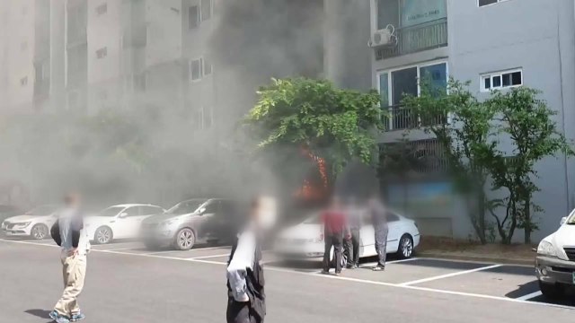 인천 아파트에서 불...주민 3명 병원 이송 / YTN