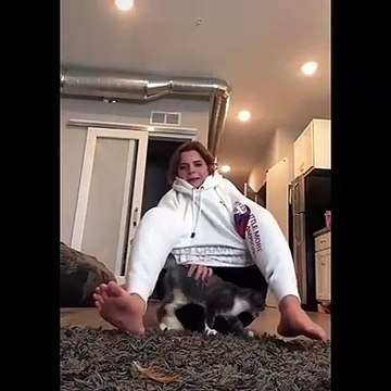 Cette vidéo finit par devenir un appel au secours