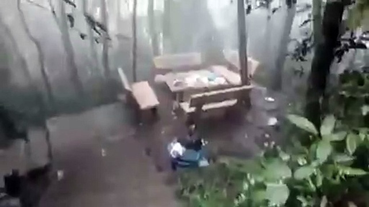 Clip rác ở rừng Quốc gia Ba Vì dậy sóng MXH: phượt thủ đừng để rác rơi ở những nơi có dấu chân mình!