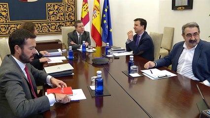 Page se reúne con representantes del comercio de la región