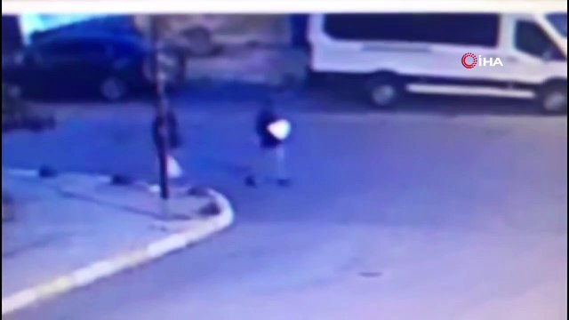 Küçükçekmece’de yeni doğmuş bebeği sokağa böyle terk ettiler