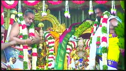 முதன்முறையாக பக்தர்கள் யாருமில்லாமல் நடைபெற்ற மதுரை மீனாட்சி திருக்கல்யாணம்