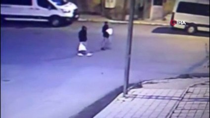 Küçükçekmece'de yeni doğmuş bebeği sokağa terk ettiler