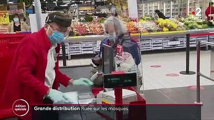 Déconfinement : les grandes surfaces prises d'assaut pour l'achat de masques
