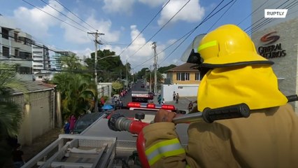 Bombeiros apagam o fogo de quem não quer ficar em casa