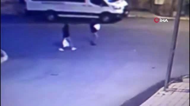 Küçükçekmece'de yeni doğmuş bebeği sokağa böyle terk ettiler