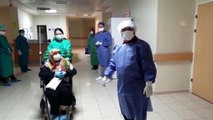 Doktor ile 96 yaşındaki kadın hastası koronavirüsü yendi