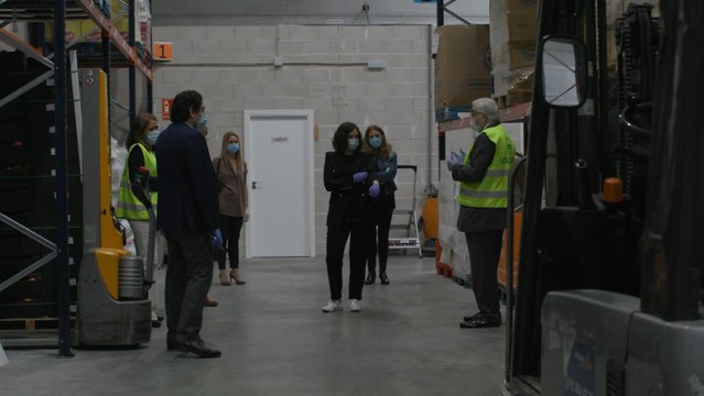 Ayuso visita el Banco de Alimentos en Alcorcón