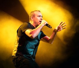 Haluk Levent 'Kral Çıplak' ile geri dönüyor