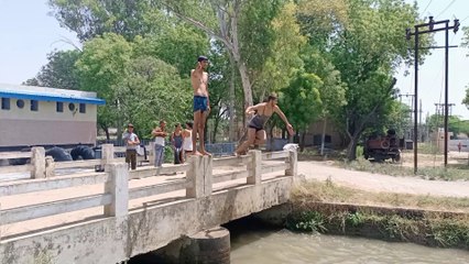 Nahar par Masti kaise ki hum logo ne dekhiye.Humare gaao ki nahar par masti lockdown me.very funny time my village in lockdown