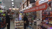 Los comercios reabren con cita previa y extremando la higiene