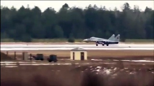 Un décollage raté d'un avion de guerre a presque failli tourner en drame pour les pilotes