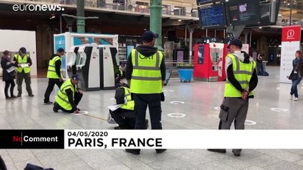 Zeichen am Boden: Paris bereitet sich auf den 11. Mai vor