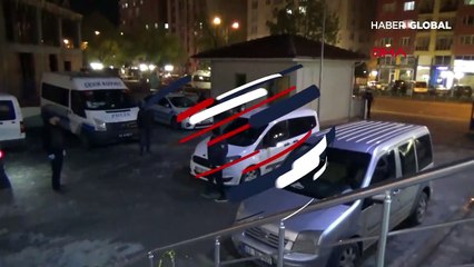 Villalardan çaldığı altınları bozdurdu, parasını dağıtırken yakalandı