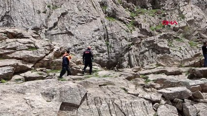 HAKKARİ Pancar toplarken uçurumdan düşüp yaralandı, 5 saatte kurtarıldı