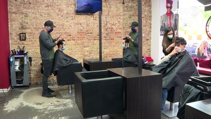 Endlich! Frisöre haben wieder geöffnet