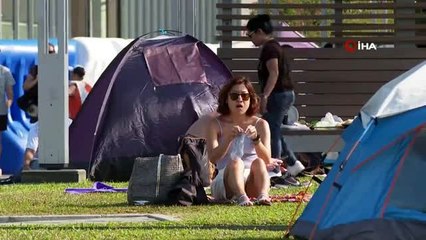 - Hong Kong'da korona virüse rağmen halk, plajlara akın etti