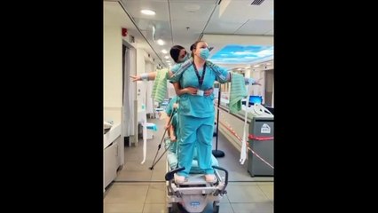 Ces infirmiers refont la scène de Titanic à l'hopital !