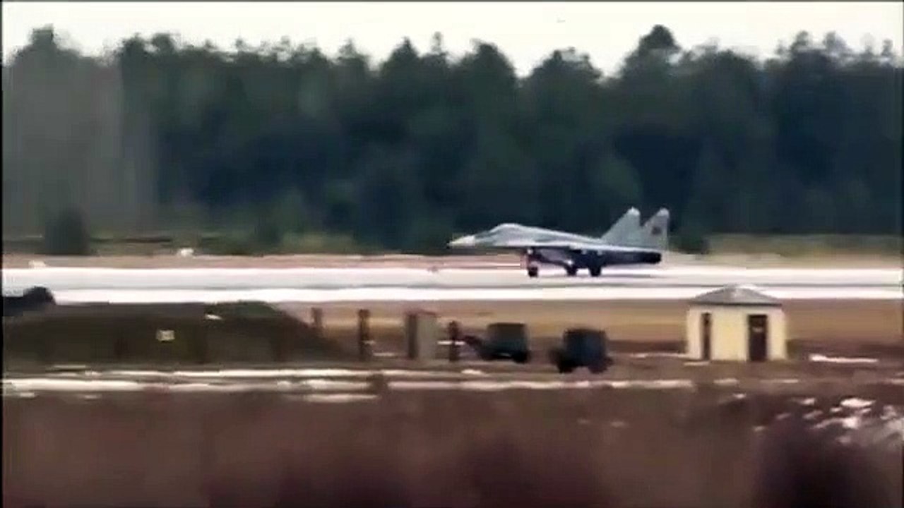 Ce pilote rate son décollage et frôle le pire