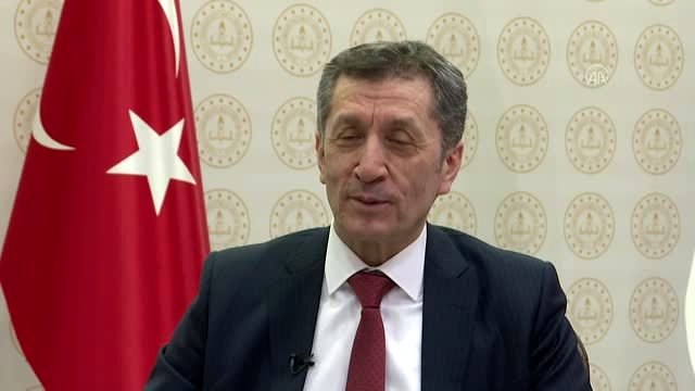 Selçuk: Bu sene her öğrenci, ister resmi, ister özel okul öğrencisi olsun, kendi okulunda LGS'ye...