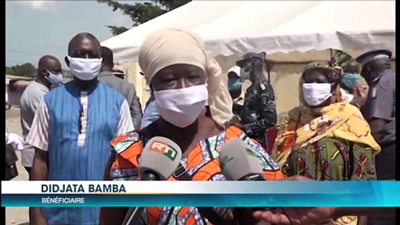 Coronavirus : Remise de kits alimentaires et sanitaires aux populations d'Attécoubé (Abidjan)