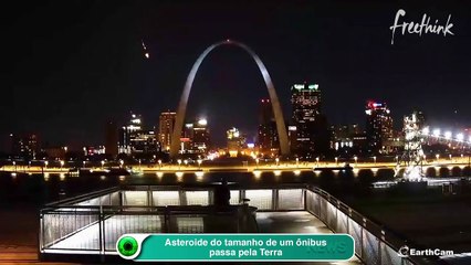 Asteroide do tamanho de um ônibus passa pela Terra