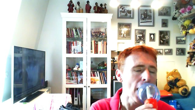 Wiwi égratigne rallumeurs d'étoiles d'HK & les Saltinbanks