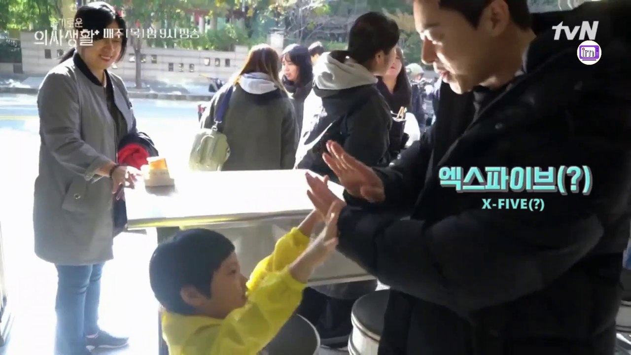 [ENG SUB] Hospital Playlist Behind-the-scenes with Uju and Ik-Jun