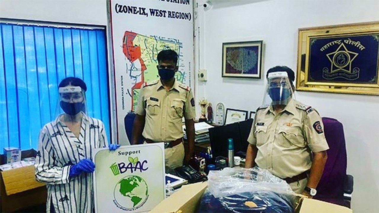 Saumya Tandon Successfully Distributes Face Shields And Masks To The Frontline Workers