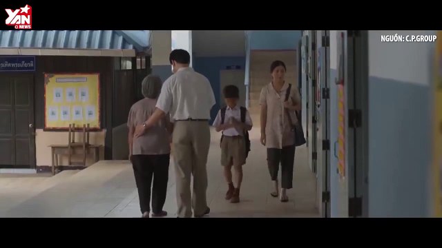 Câu chuyện thầy giáo đưa mẹ già bị Alzheimer tới lớp khiến CĐM không cầm được nước mắt