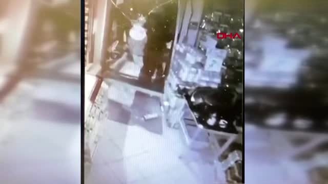 ESENYURT'TA ÇOK SAYIDA SUÇTAN ARANAN HIRSIZLIK ŞÜPHELİLERİ KAMERADA