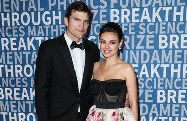 Скачать видео: Mila Kunis and Ashton Kutcher's friends helping them homeschool their kids