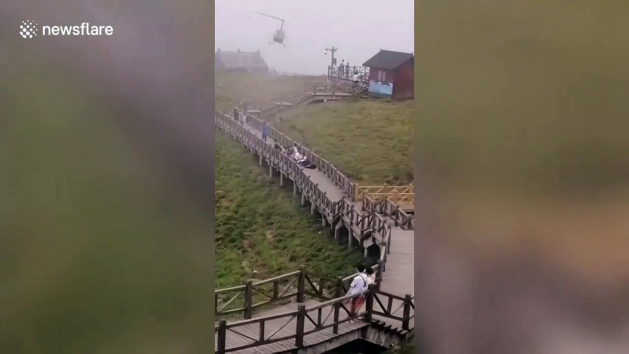 Dramatic helicopter crash sees no casualties at Chinese tourist spot