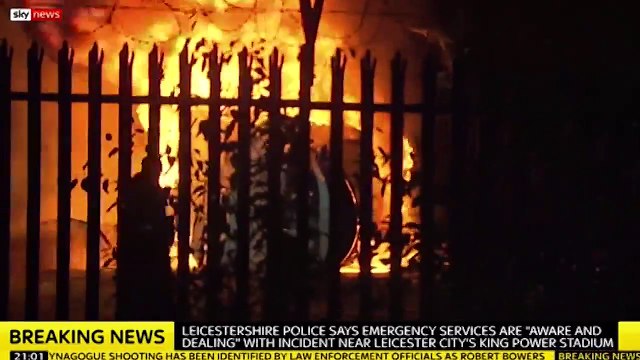 Hiện trường tan hoang khi chiếc trực thăng chở Chủ tịch Leicester bốc cháy