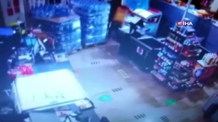 Koronayı dinlemediler, kepenkleri kırıp iş yerine böyle girdiler