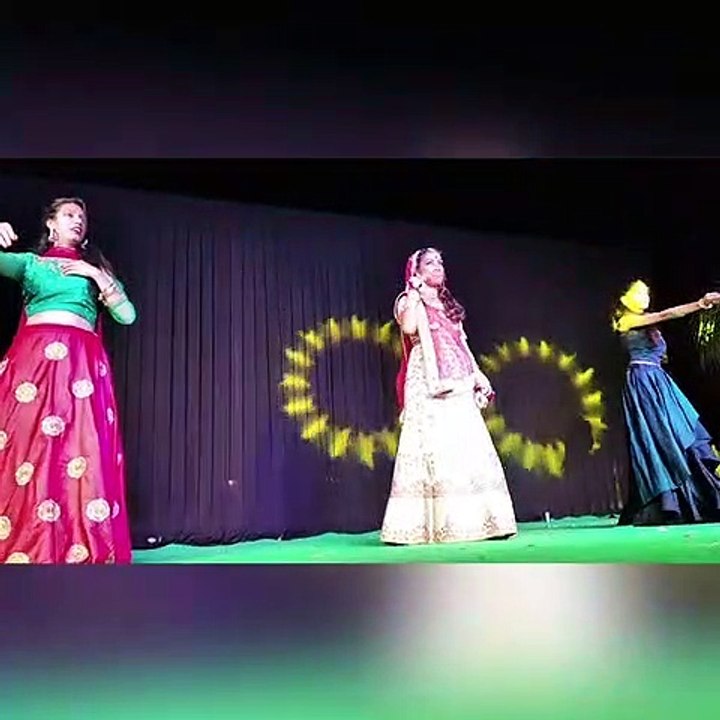 Bride performance with sisters
